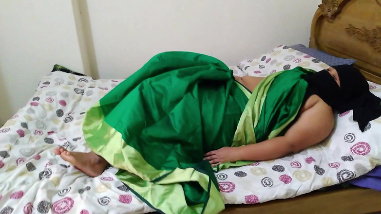Aria Mia: Saya Mengongkek Kawan Ibu Tiri Saya, Kerana Dia Mahu Dihamilkan...