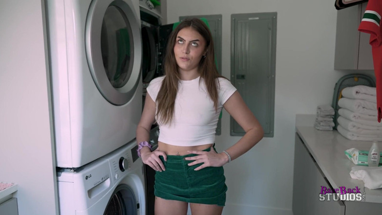 Bare Back Studios: Selina Bentz en hijastra tiene problemas anales vol 2