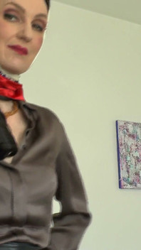 Afternoon Headscarf Try-on, Lady Victoria Valente