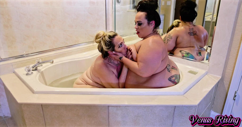 Venus Rising_Hotwife: Sexy BBW Bubble Bath Sex