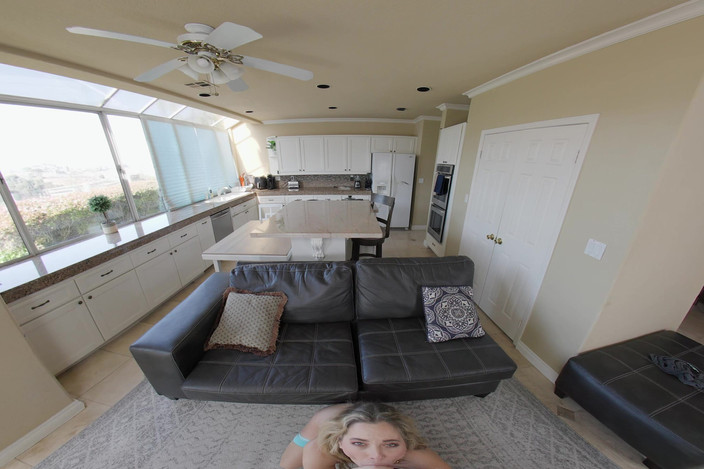 Lethal hardcore VR: Millie está fumando beleza loira gostosa