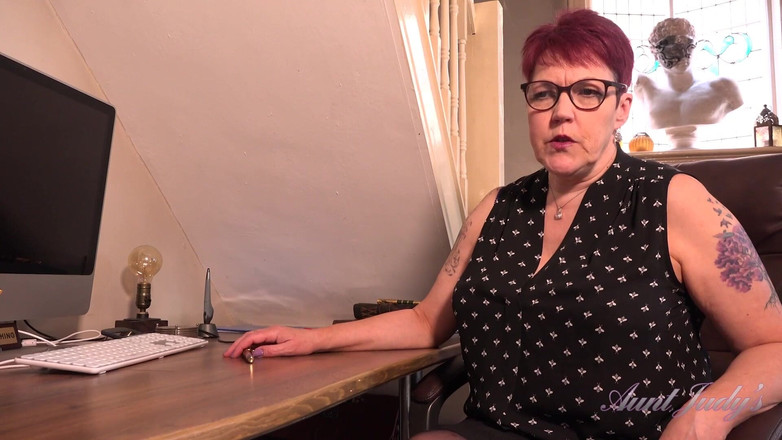 Aunt Judy's: Svádění tvé prsaté zralé šéfky paní Layla Bird