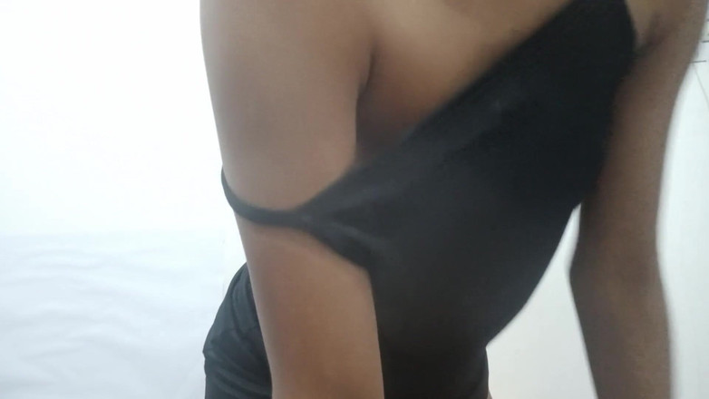 desigirl93: Дезі молода індійська дівчина відчайдушно потребує члена для її мокрої пизди!!