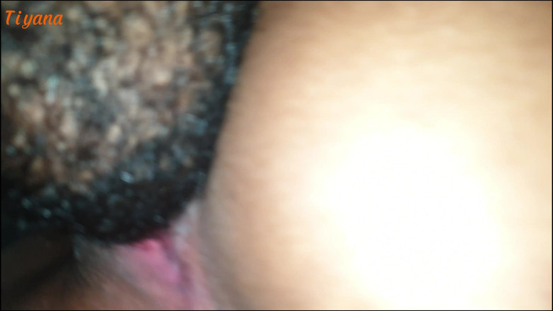 Tiyana: Memek sange istri sange ini digosok sama bosnya yang lagi...