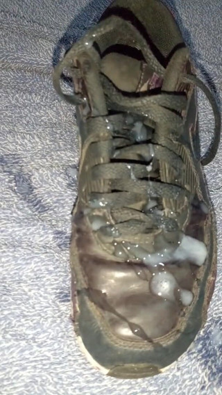 Sneakerfetish_BR: Кросівки трахають і кінчають на моєму старому повітрі Макс