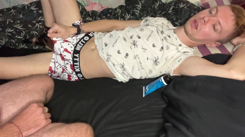 MaxHotty: Eccellente eruzione di sperma nel sedere stretto di un giovane...