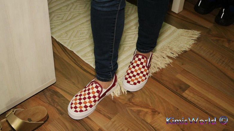 KimisWorld: Jeans e sandálias douradas de duas cintas - pés de nylon...