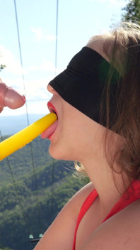 Leche en los labios de un extraño.