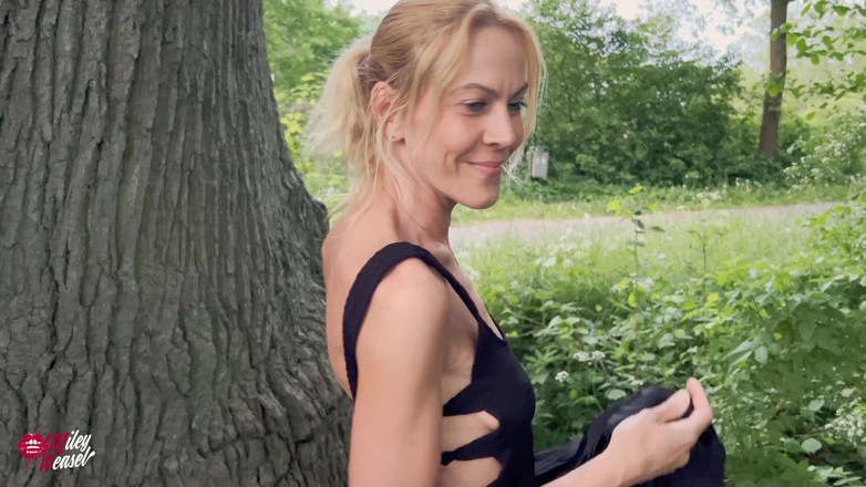 Miley Weasel: Si jalang blonde! a Quickie Just off the Road!