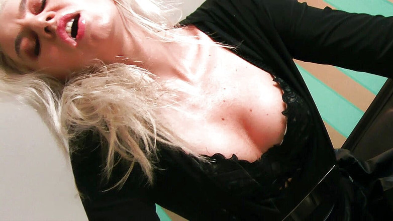 Goddess Celine: पापी होंठ