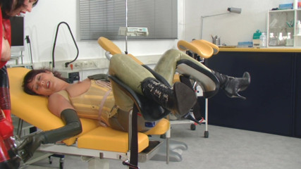 Rubber & Clinic Studio - 1ATOYS: Kinky vanilla-cream enema