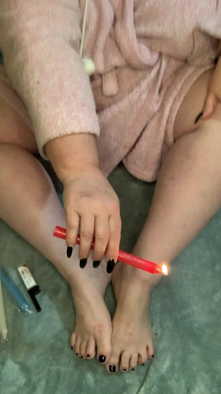 BlancaGirlBBW: Wax My Feet