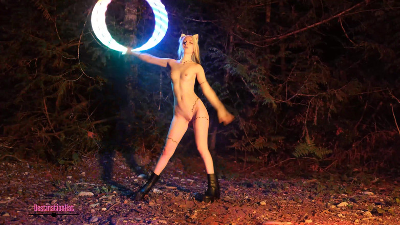 Destination Kat: 万圣节舞蹈和铁箍合集沉默