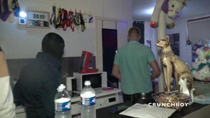 Very discreet straight boys curious: Orgia z dyskretnymi chłopcami z maską zerżniętą oklep przez geja