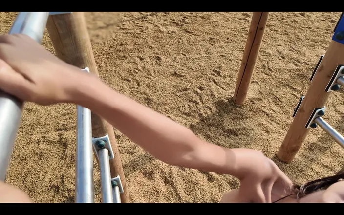 DaringKiara: Video of the Week! Working Out Naked and Plugged