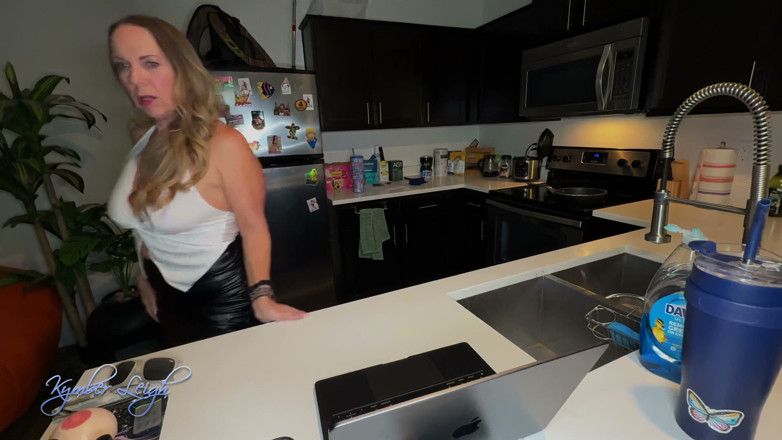 Scott Trainor: Cheating Mature MILF PAWG Takes Big Dick of Younger Employee