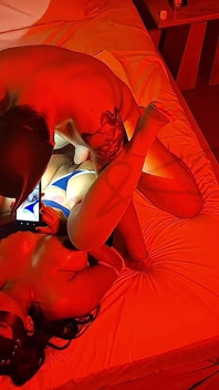 Influencer memulakan debut berbakat, tanpa kondom dan dilitupi minyak sehingga mereka ejakulasi di dalamnya