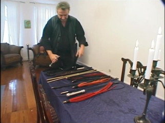 Absolute BDSM films - The original: Ponižující dvojitá penetrace mrkví