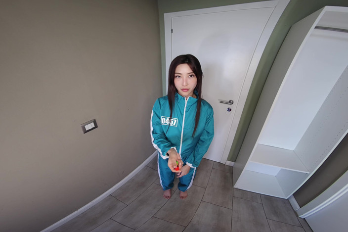 Virtual Papi: Squirt Game, Emiri Momota (aka Sumire Mizukawa)