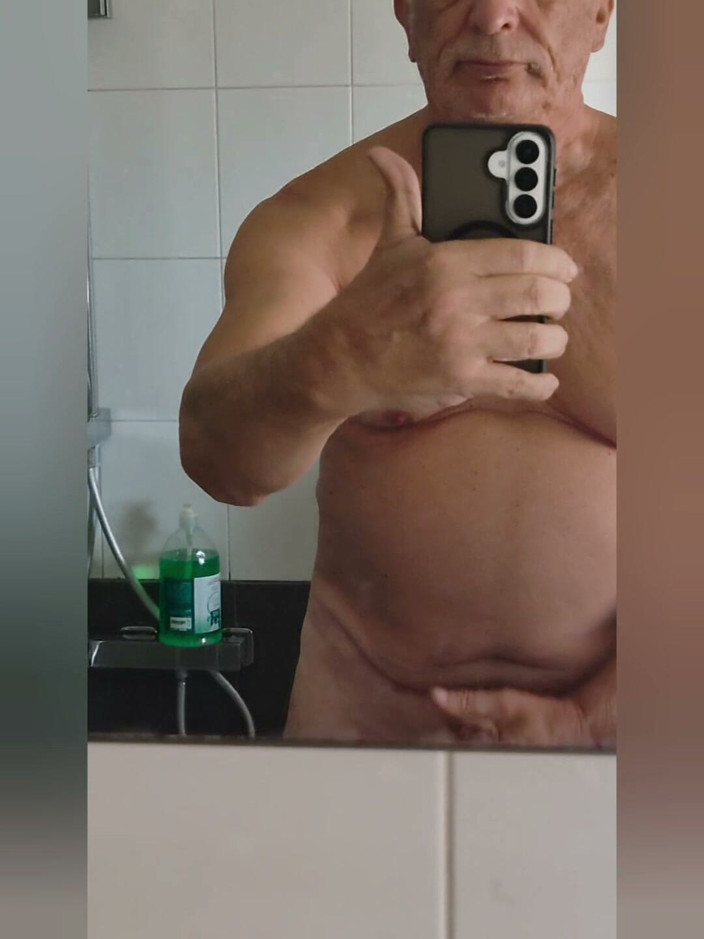 Hamsterteletu: Masturbation at the Mirror