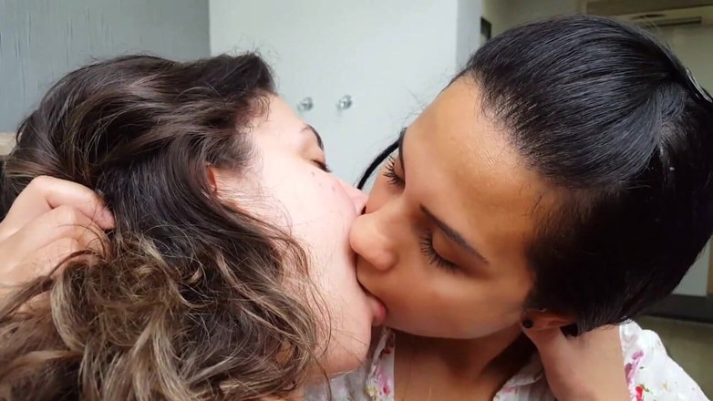 FetishKing: Hot Kisses Real Girlfriends