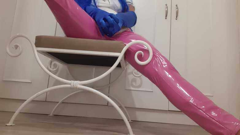 Milfs intimmedia: Mamma grassa che gioca con la figa in leggins in...