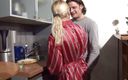 Vintage Climax: Matură sexy blondă iubitoare de pulă este futută în bucătărie