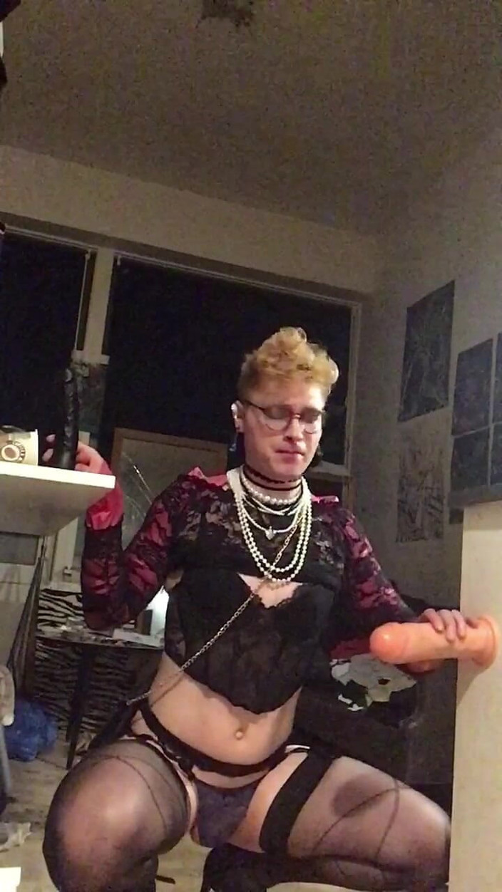 Sissy Cindy Slut: Expuesto mariquita puta se corre