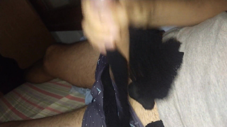 Lo Zborro: (Dia Ita) Куколд!, я кончаю на чулки твоей шлюшки-жены в чулках XXJoixx