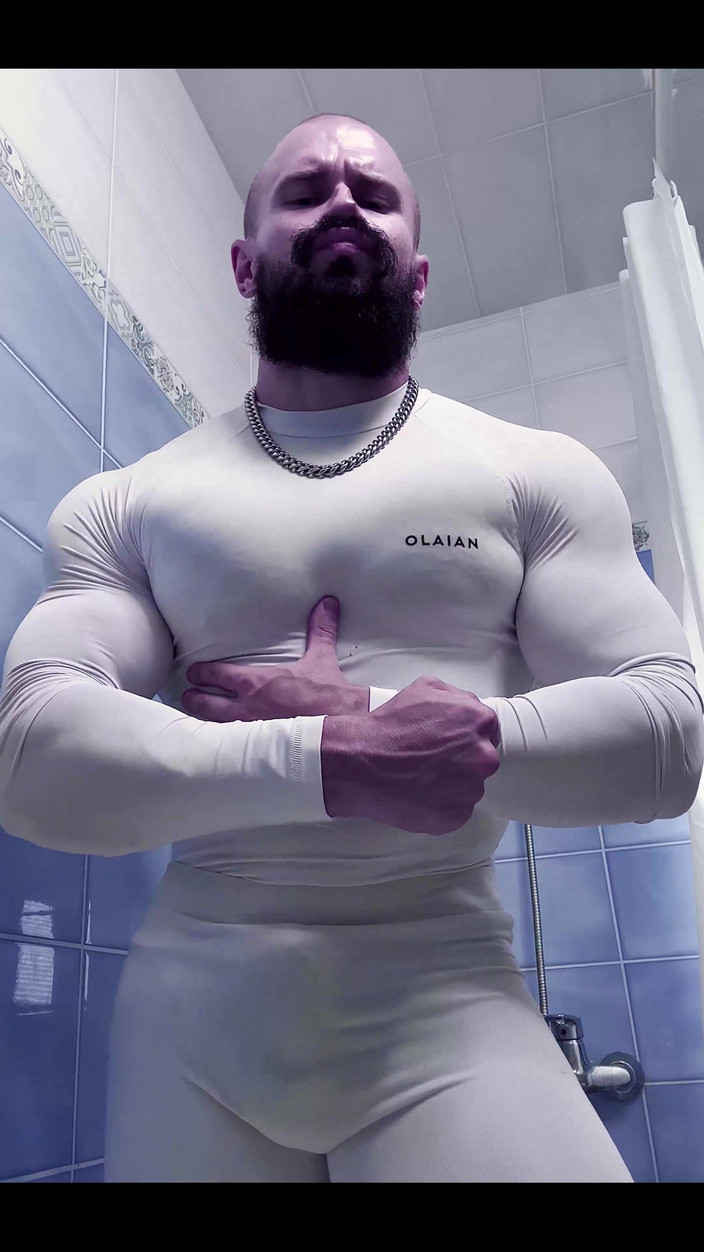 Mister Stone: ¡Mira esos músculos gruesos en spandex!