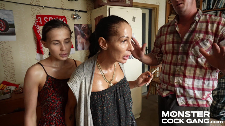 MonsterCockGang: Gang di cazzi mostruosi 3.1: donna matura succhia cazzi