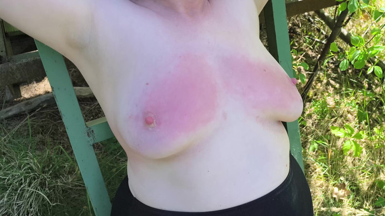 Bouncy Tits Action: Открой блузку, я хочу, чтобы бить твою грудь