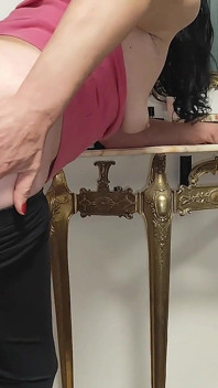 Macecha MILF s velkým zadkem souhlasila, že bude šukat se svým nevlastním synem