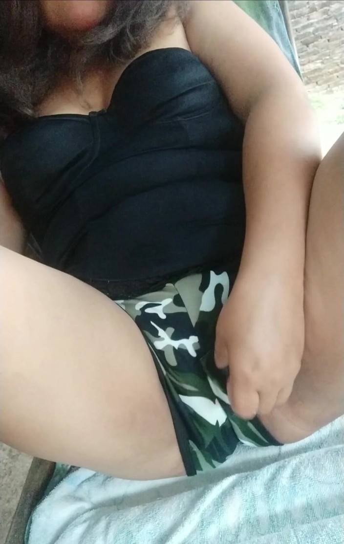 Carla Villalobos: Geh draußen, um mir mit einem köstlichen squirt vergnügen zu...