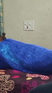 Macecha a nevlastní syn mají masáž nohou, která zašla příliš daleko