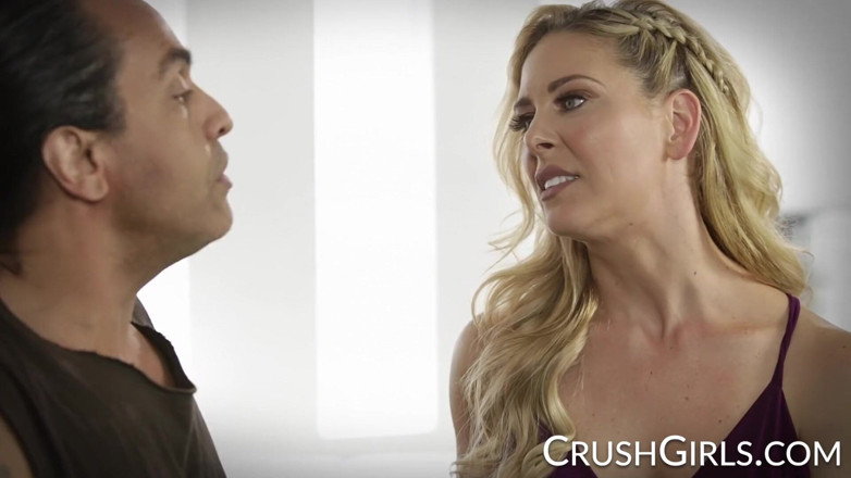 Crush Girls: Cherie Deville e la figliastra Honey gold diventano maliziose