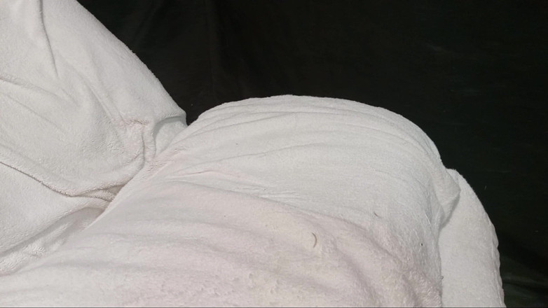 Supergoon: Îmi tachinez penisul flaccid