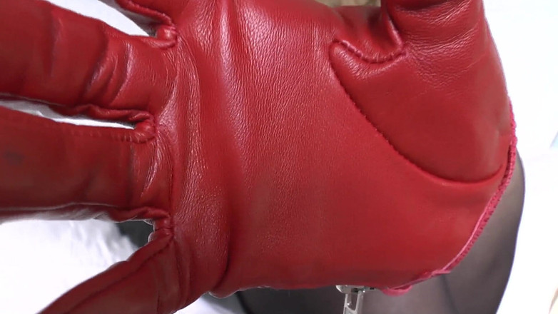 Lady Victoria Valente: Intenzivní čichání mých červených kožených rukavic, Lady Victoria Valente