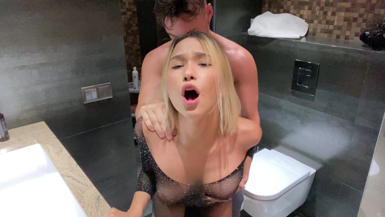 karina_lin: Sexy Chick Got Fucked Right in the Toilet
