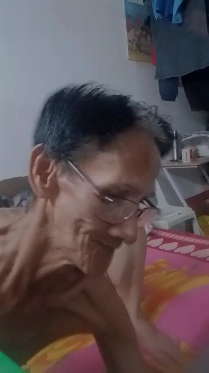 Ador66: Full av tillfredsställelse tillsammans med min fästman äter hon min fitta...