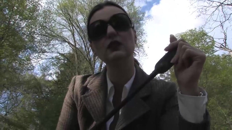 Lady Victoria Valente: Mistress w stroju jeździeckim: Bądź moją ludzką popielniczkiem i lickerem...