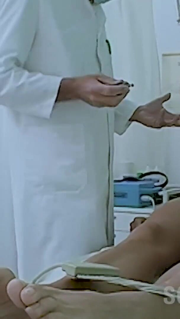Sextermedia by Pete: Kara pisse et baise dans le bureau du docteur