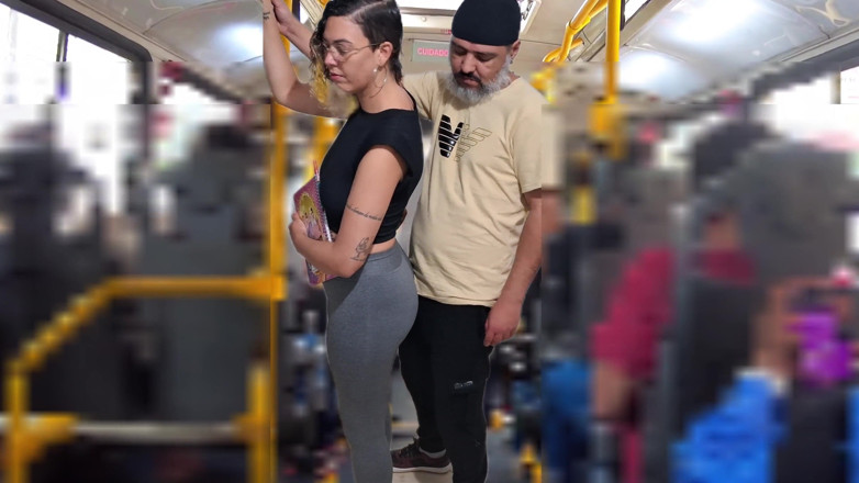 Gabi SweetCouplesStories: Estudiante cachonda recibe corrida en el autobús