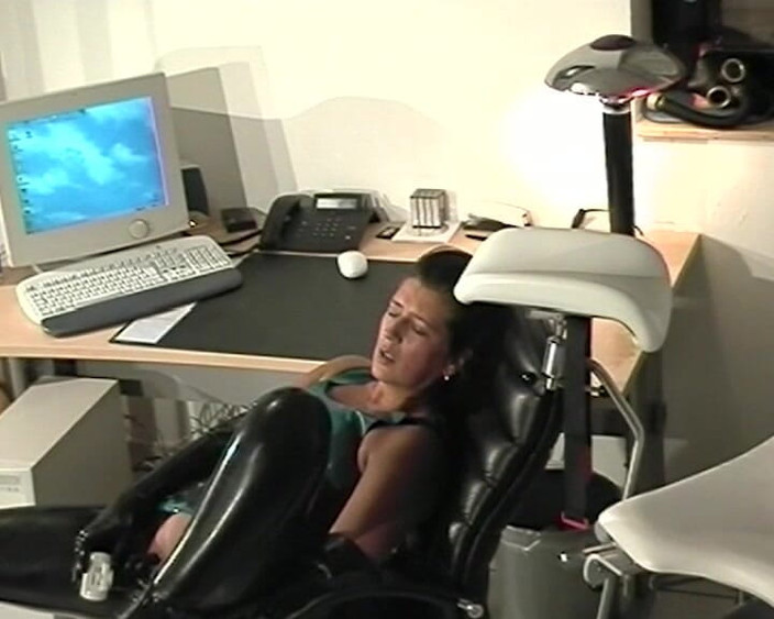 BB Video - Vintage Story: Duitse milf amateur solo vrouwelijke fetisj brunette seksspeeltjes