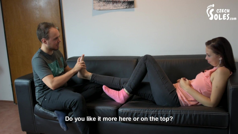 Czech Soles - foot fetish content: Stora illaluktande fötter dyrkar