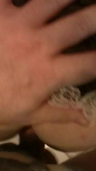 Vollbusige brünette bridgette powell fickt ihren eifrigen schwanz