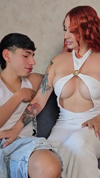 Saya kawan baik ibu tiri saya... MILF miang menunggang zakar besar