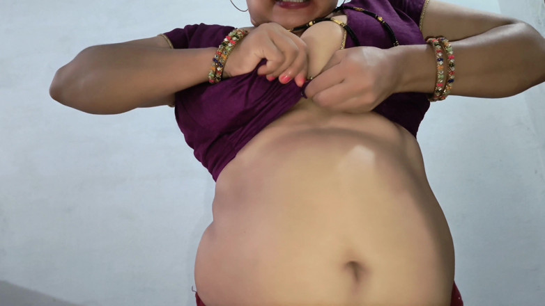 Happyhome: Bhabhi yang baru berkahwin memberikan blowjob yang bagus kepada suaminya...