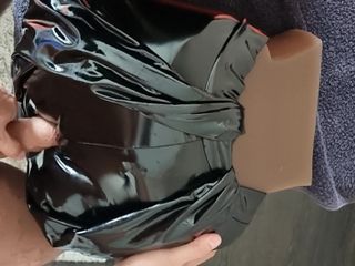 Naxy: चमकदार लेटेक्स गांड चुदाई और चमड़े के शॉर्ट्स की चुदाई