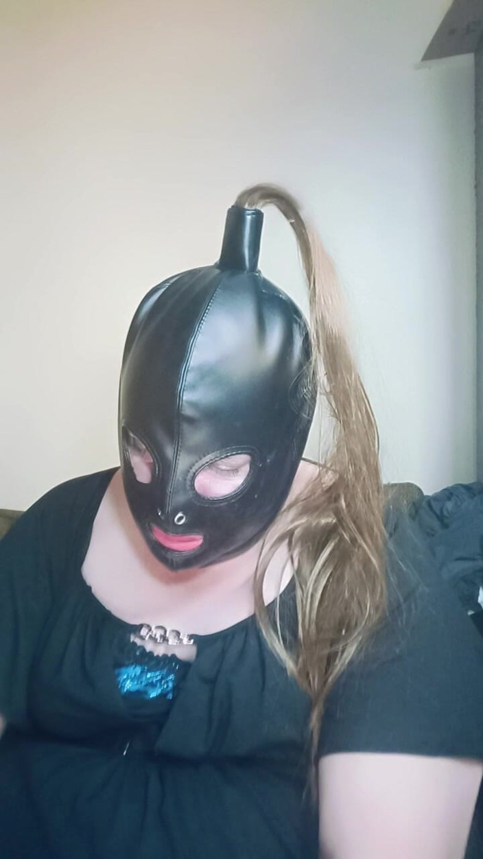 Stephanie-Nicole-TV: BBW TV Stephanie-nicole Smokes a Cigarette in a Silver Holder